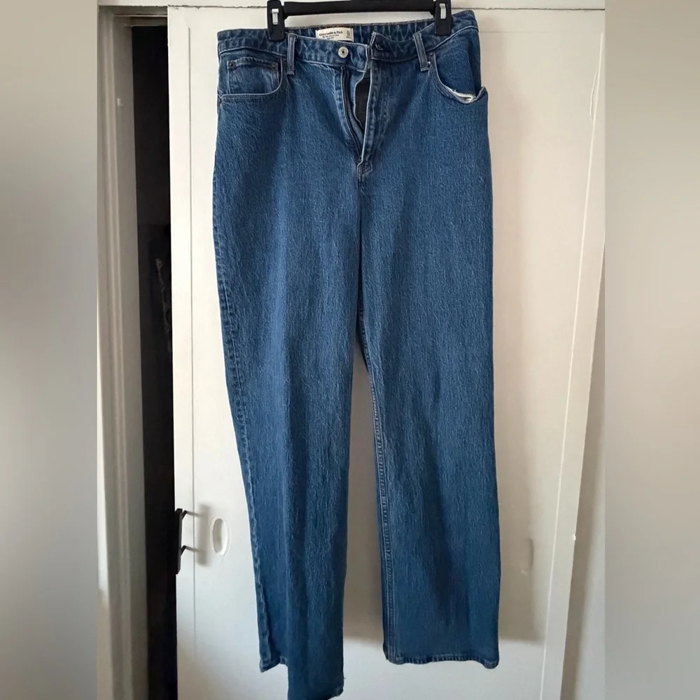 Abercrombie & Fitch Curve Love 90s High Rise Relaxed Jean Long - Picture 4 of 4